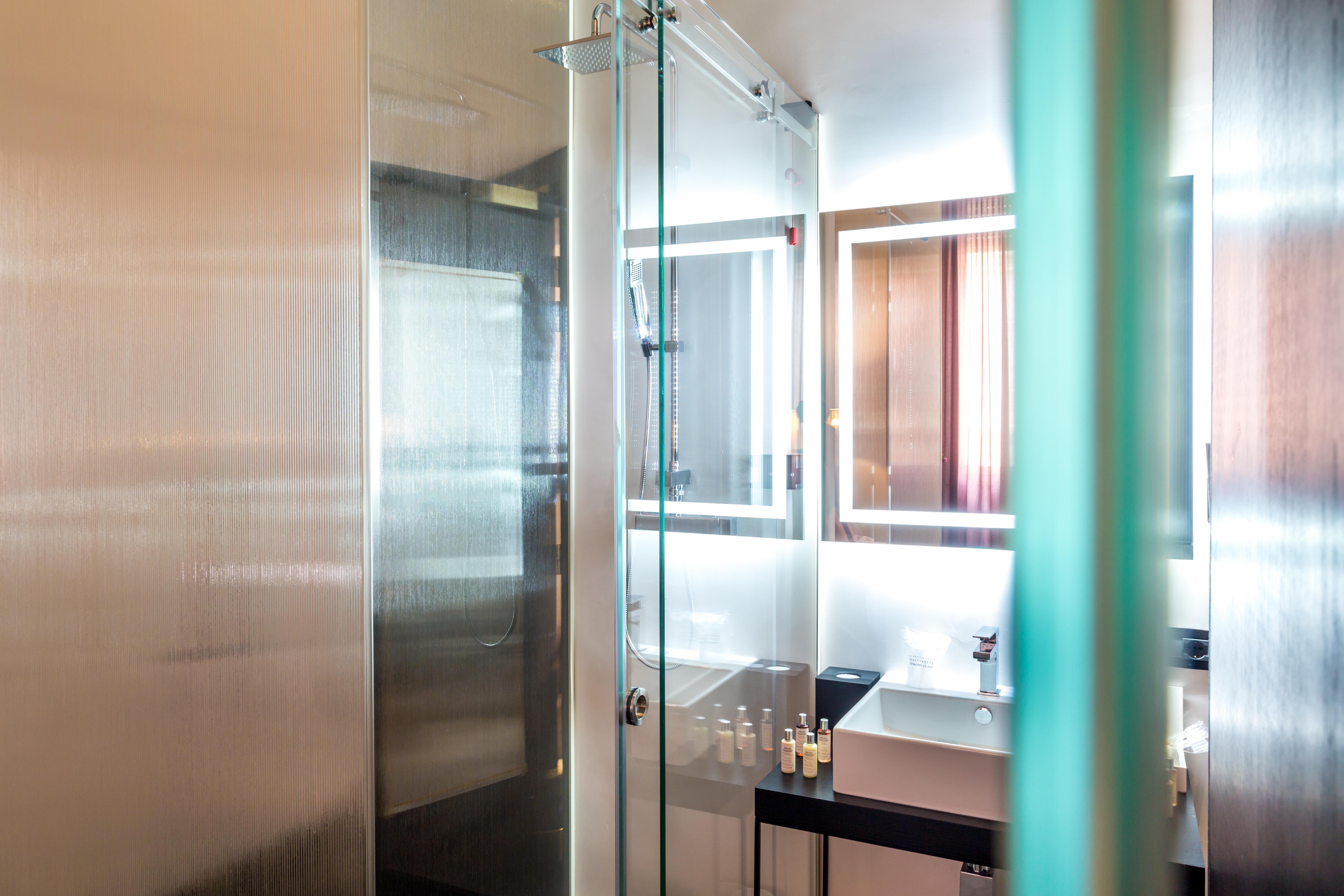 Hotel The Haven Roma Zewnętrze zdjęcie A shower door